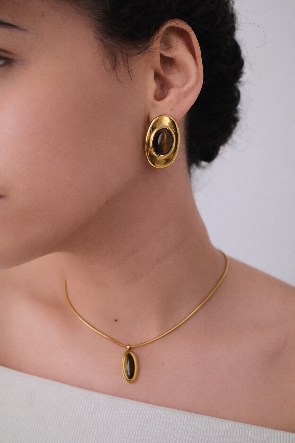 Sable Oval Stud