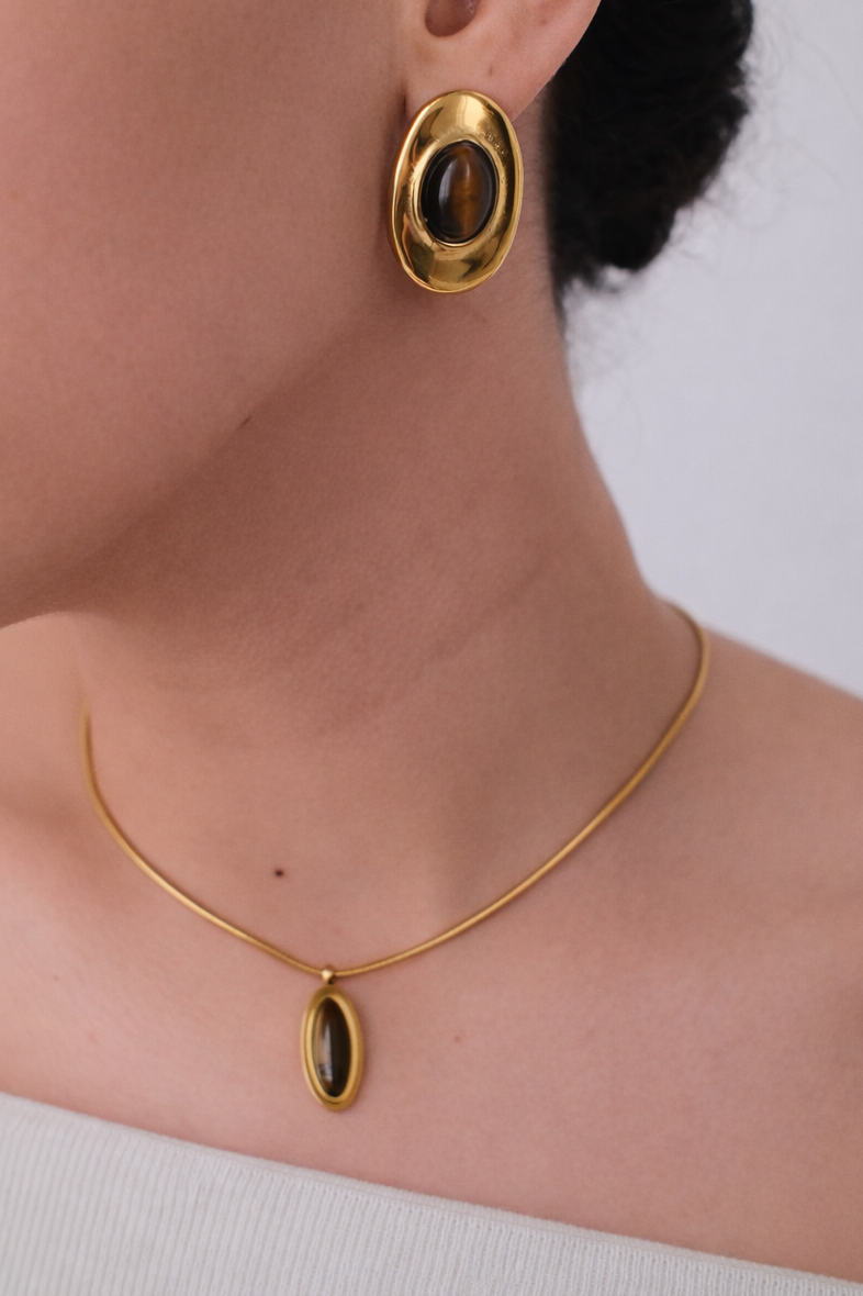 Sable Oval Necklace